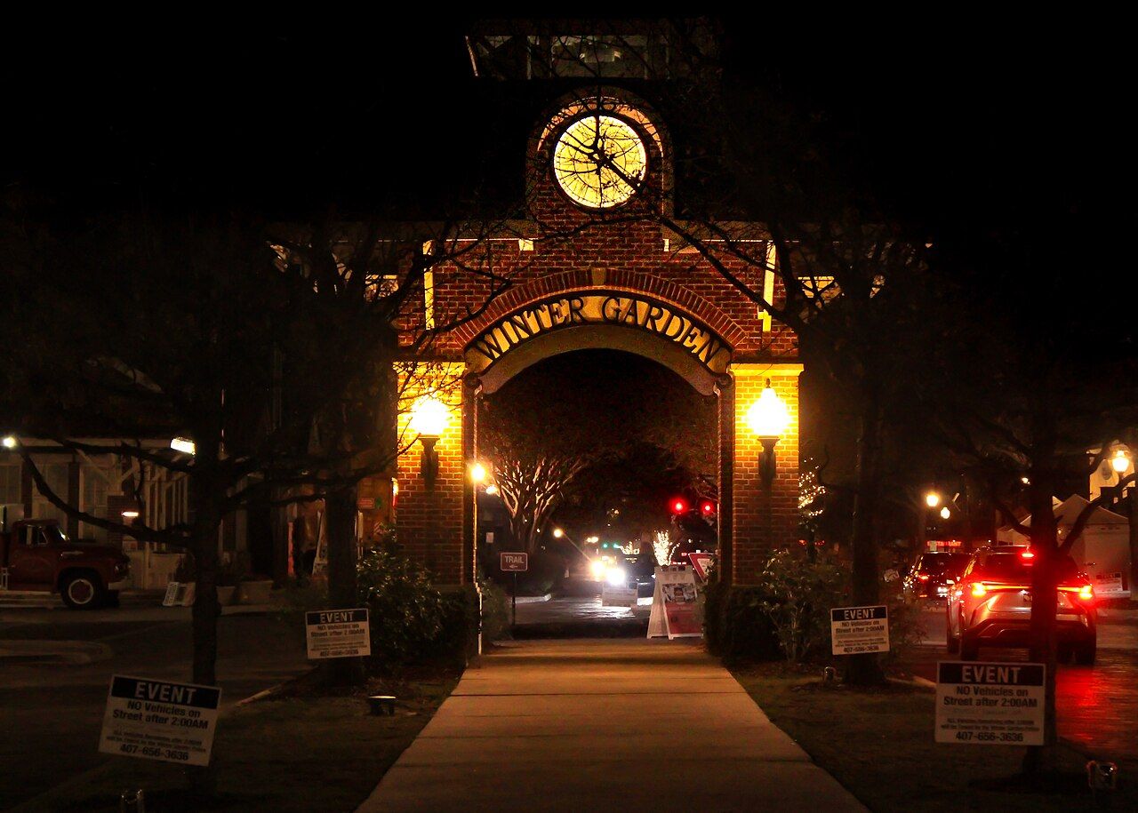 An illuminated arch over the main street in downtown Winter Garden at night